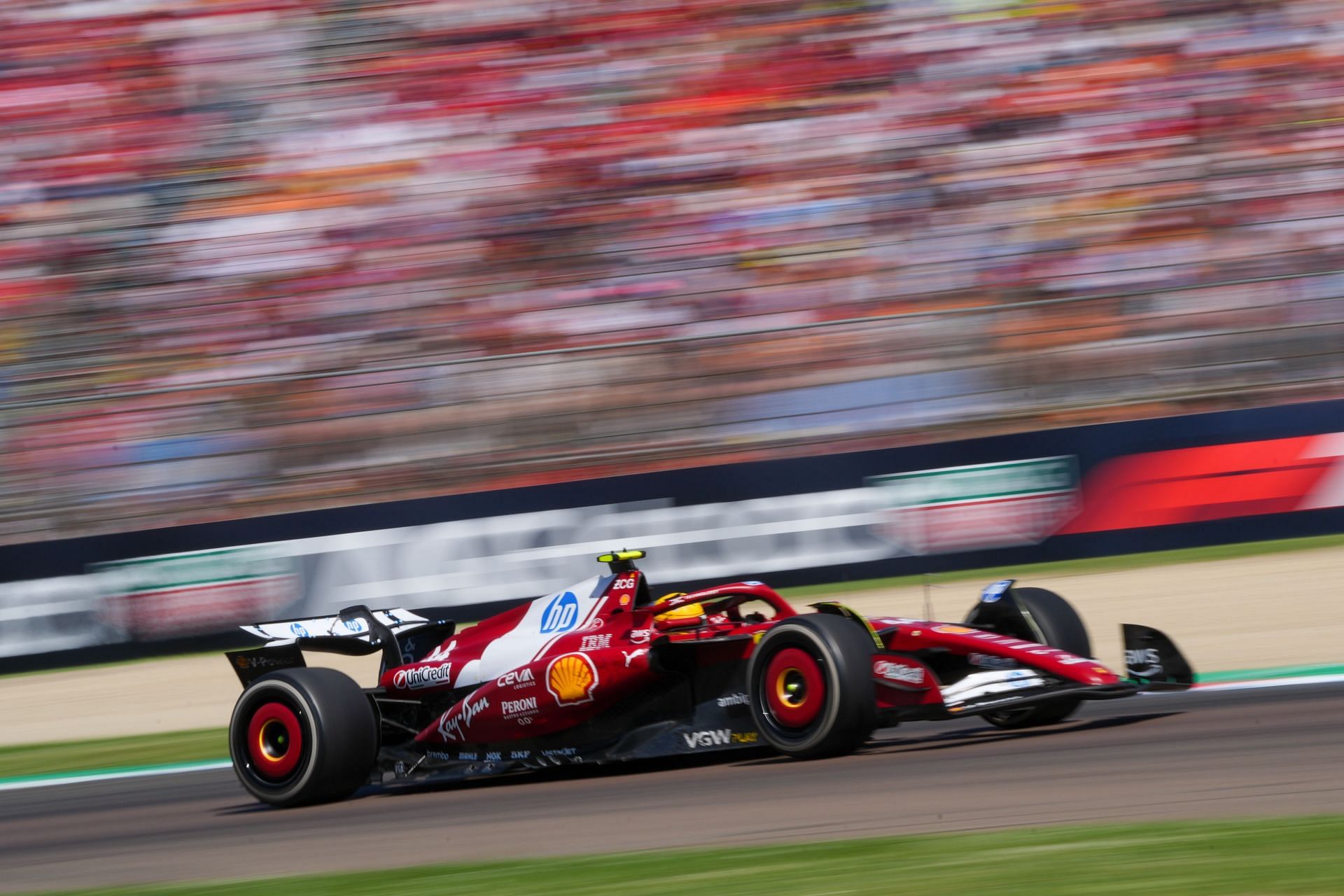 Lewis Hamilton during the Formula 1 AWS Gran Premio del Made in Italy e dell'Emilia-Romagna 2025 in Imola, Italy, on May 18, 2025 - Source: Getty